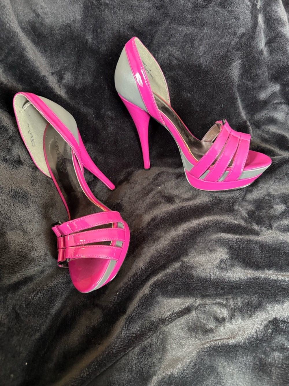 Shoe Dazzle Hot Pink Patent Open-Toe Platform Heels